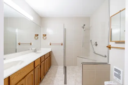 Hallway Photo of 100 1450 Mccallum Road, Abbotsford, BC