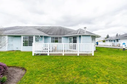 Swimming Pool Photo of 100 1450 Mccallum Road, Abbotsford, BC