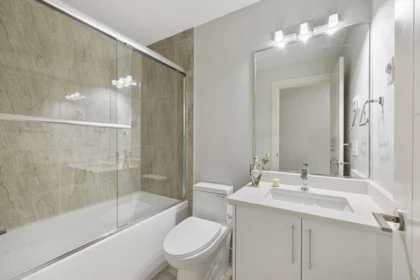 Entry Foyer Photo of 2 14391 61a Avenue, Surrey, BC