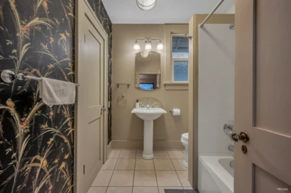 Hallway Photo of 3174 W 10th Avenue, Vancouver, BC
