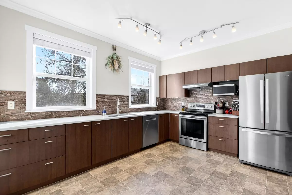 Dining Area Photo of 35 11067 Barnston View Road, Pitt Meadows, BC