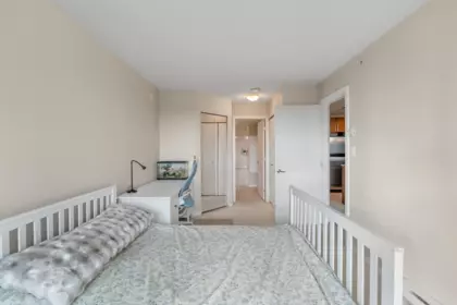Walk-In Closet Photo of 909 9888 Cameron Street, Burnaby, BC