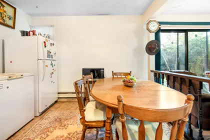 Kitchen Photo of 4 9400 128 Street, Surrey, BC
