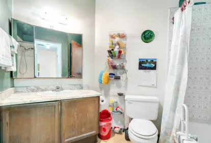 Powder Room Photo of 4 9400 128 Street, Surrey, BC