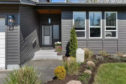 45201 Redwood Avenue, Chilliwack, BC, Chilliwack — Single Family Residence for sale