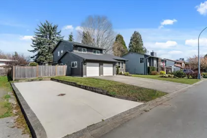 45201 Redwood Avenue, Chilliwack, BC, Chilliwack — Single Family Residence for sale