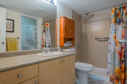 Guest Bathroom Photo of 332 27358 32 Avenue, Langley, BC