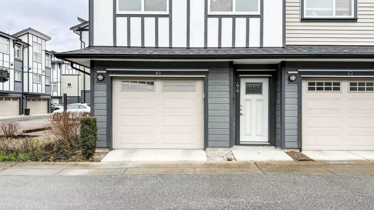 Living Room Photo of 44 9680 Alexandra Road, Richmond, BC