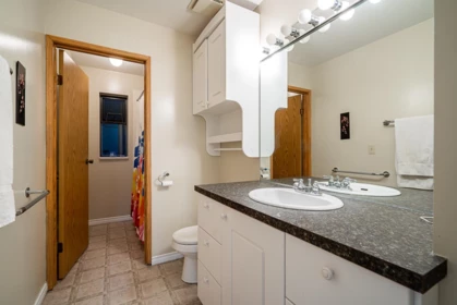Guest Bathroom Photo of 949 Lynwood Avenue, Port Coquitlam, BC