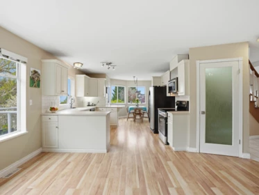 Kitchen Island Photo of 1481 Shaughnessy Place, Gibsons, BC