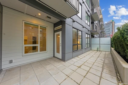 102 645 Como Lake Avenue, Coquitlam, BC, Coquitlam — Apartment/Condo for sale