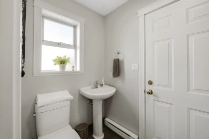Primary Bathroom Photo of 1510 Macdonald Place, Squamish, BC