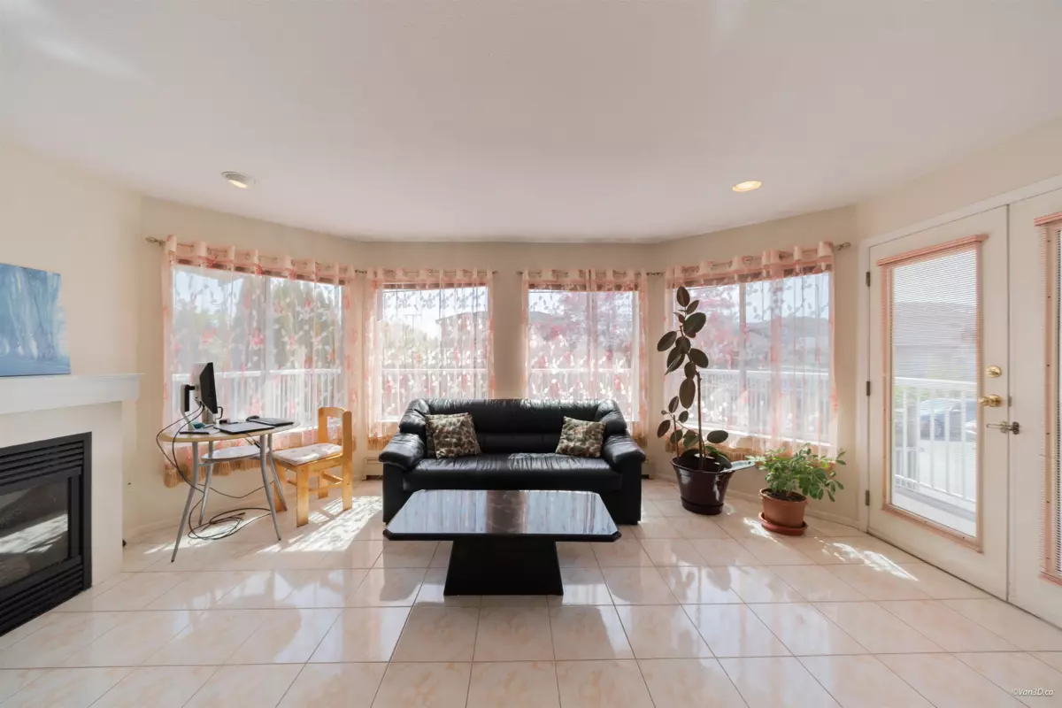 Family Room Photo of 6758 Kitchener Street, Burnaby, BC