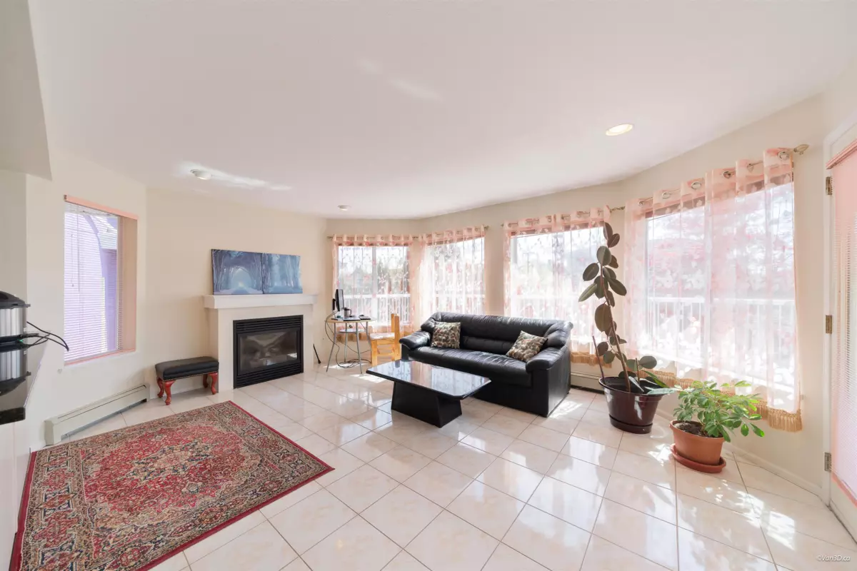 Living Room Photo of 6758 Kitchener Street, Burnaby, BC