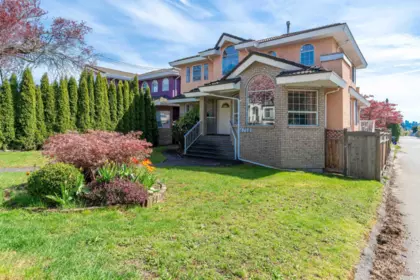 Garden / Landscaping Photo of 6758 Kitchener Street, Burnaby, BC