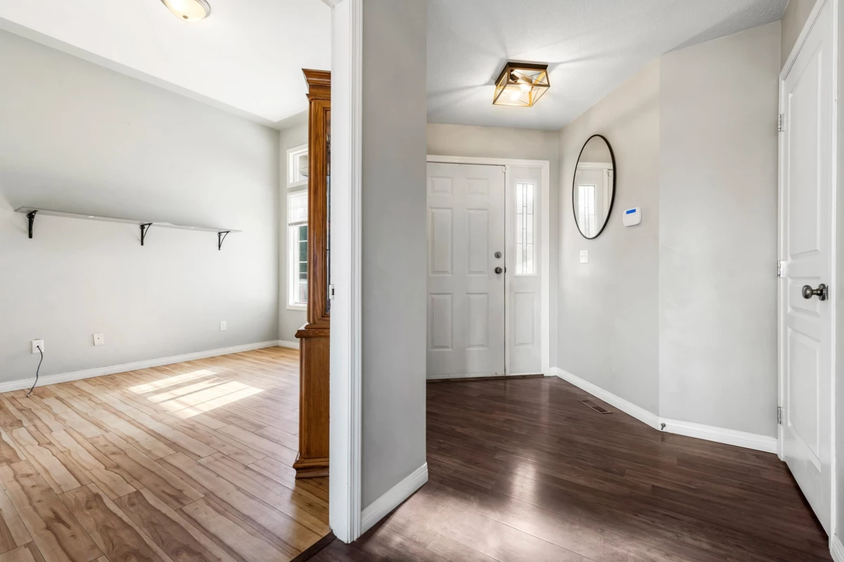 Living Room Photo of 46286 Valleyview Road, Chilliwack, BC