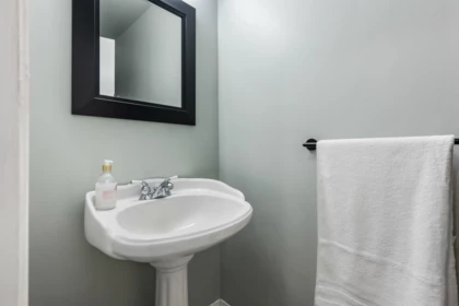 Laundry Room Photo of 46286 Valleyview Road, Chilliwack, BC
