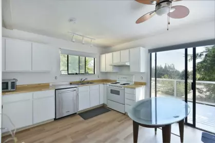 5727 Trail Avenue, Sechelt, BC, Sechelt — Single Family Residence for sale