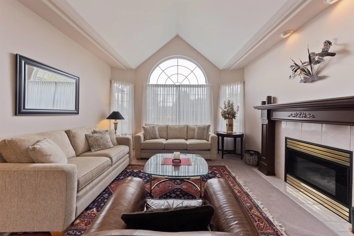 Family Room Photo of 15788 92a Avenue, Surrey, BC