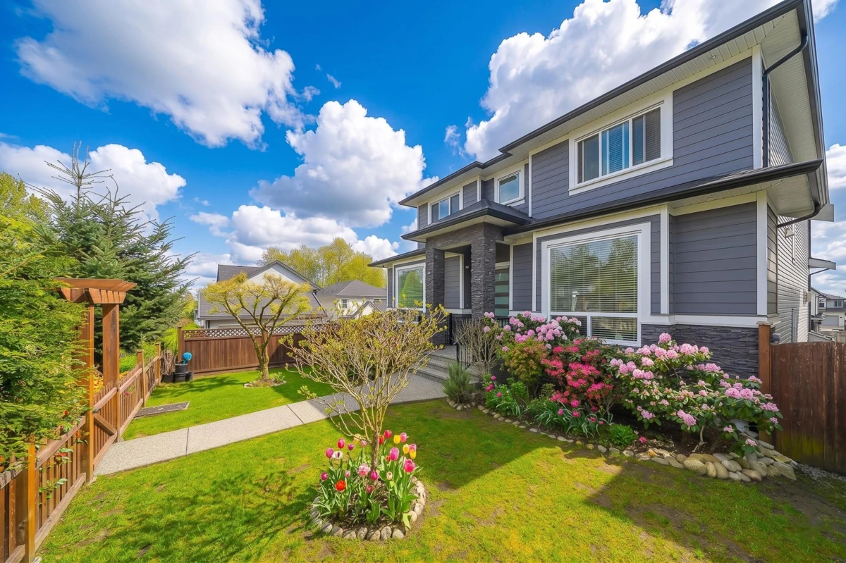 Living Room Photo of 20576 70 Avenue, Langley, BC