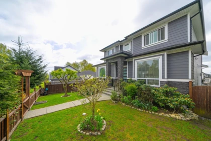Front Yard Photo of 20576 70 Avenue, Langley, BC