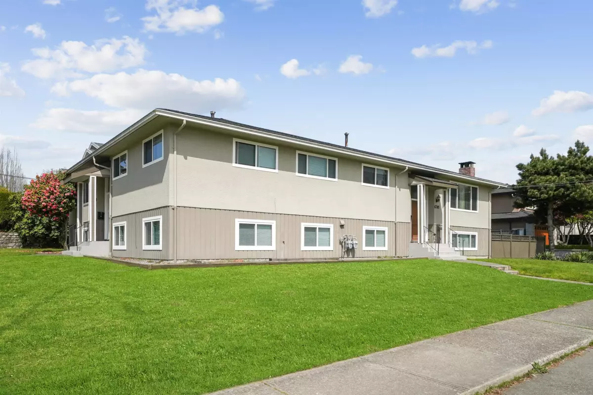 Living Room Photo of 1570 Sperling Avenue, Burnaby, BC
