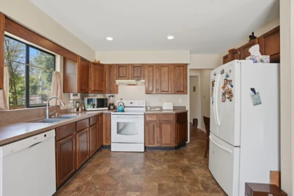 Guest Bathroom Photo of 20660 46a Ave Avenue, Langley, BC