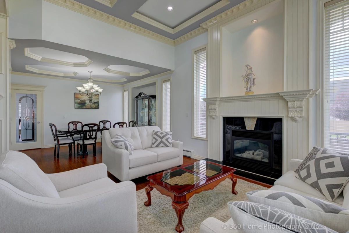 Family Room Photo of 14995 71 Avenue, Surrey, BC
