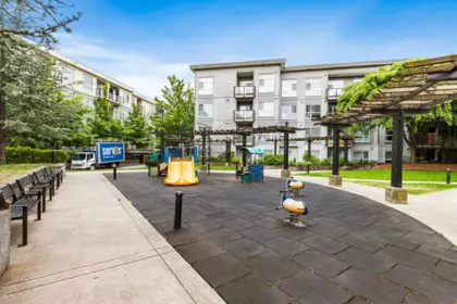 Front Yard Photo of 211 13768 108 Avenue, Surrey, BC