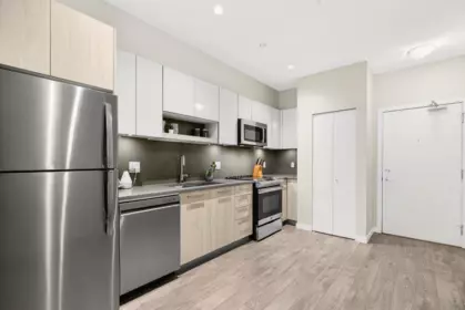 Kitchen Photo of 211 13768 108 Avenue, Surrey, BC