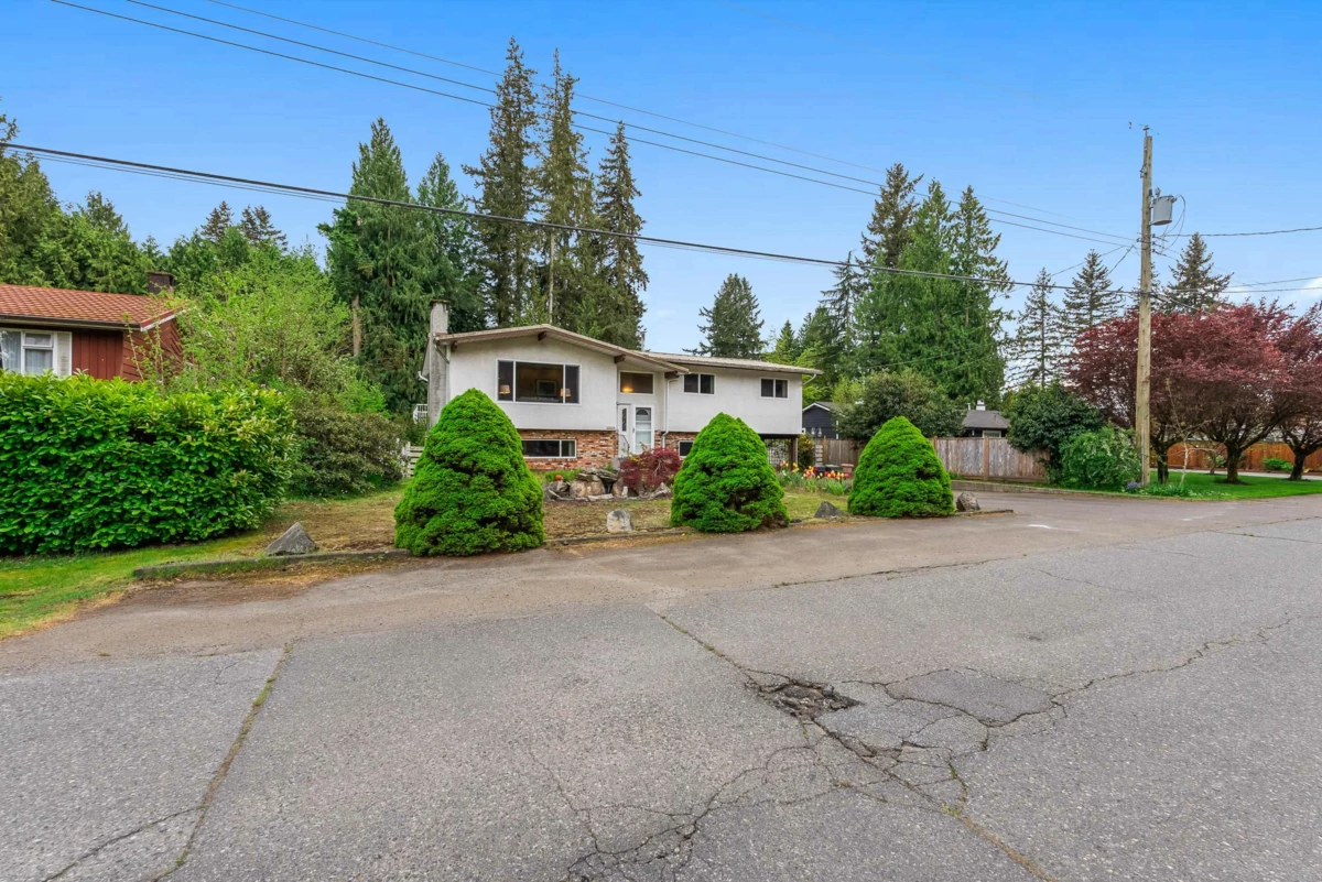 Living Room Photo of 20128 43 Avenue, Langley, BC