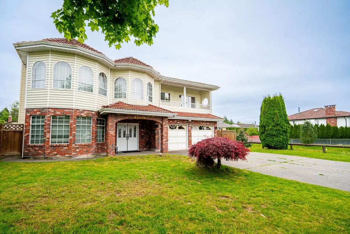 Living Room Photo of 12276 75a Avenue, Surrey, BC