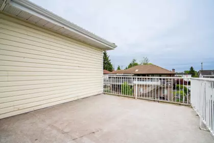 Laundry Room Photo of 12276 75a Avenue, Surrey, BC