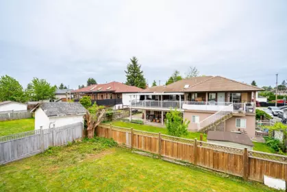 Mudroom Photo of 12276 75a Avenue, Surrey, BC