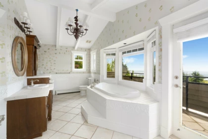 Guest Bathroom Photo of 1109 Highland Drive, West Vancouver, BC
