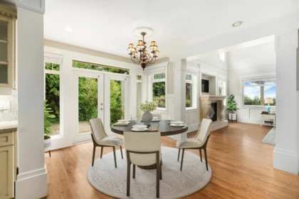 Kitchen Island Photo of 1109 Highland Drive, West Vancouver, BC