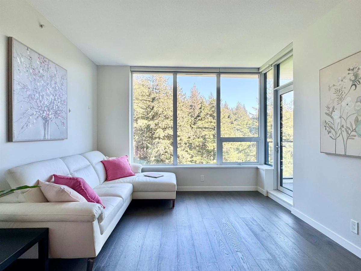 Living Room Photo of 1307 3487 Binning Road, Vancouver, BC