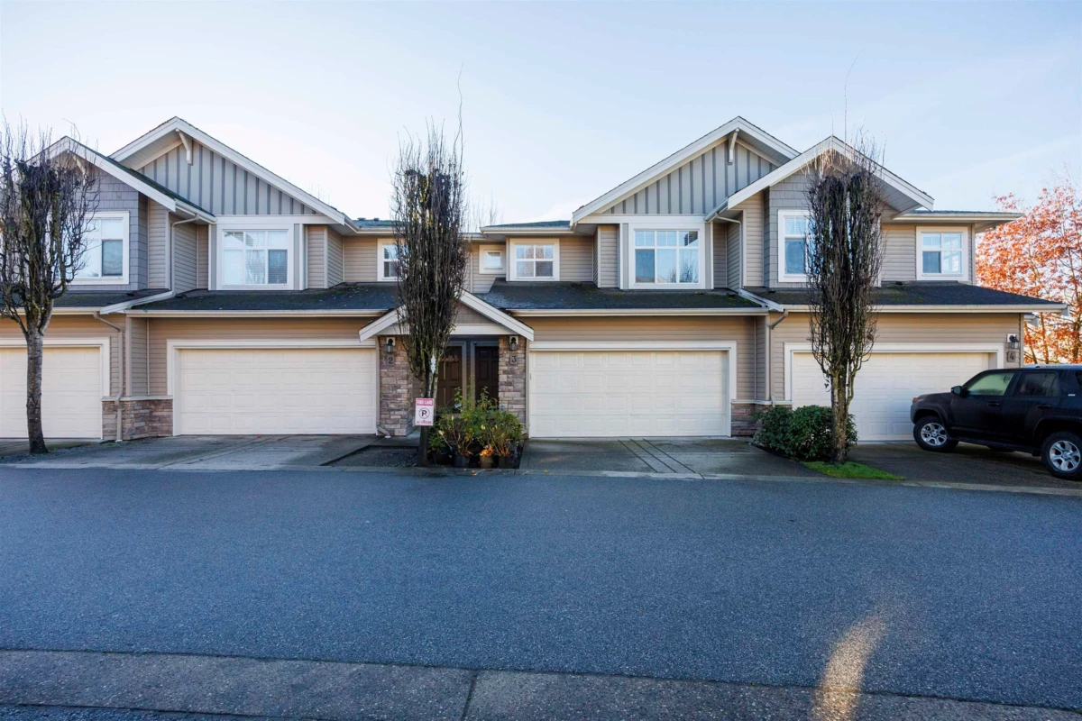 Living Room Photo of 3 11282 Cottonwood Drive, Maple Ridge, BC