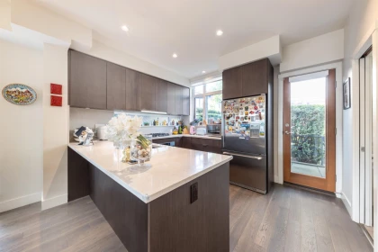 Kitchen Island Photo of 979 W 46th Avenue, Vancouver, BC