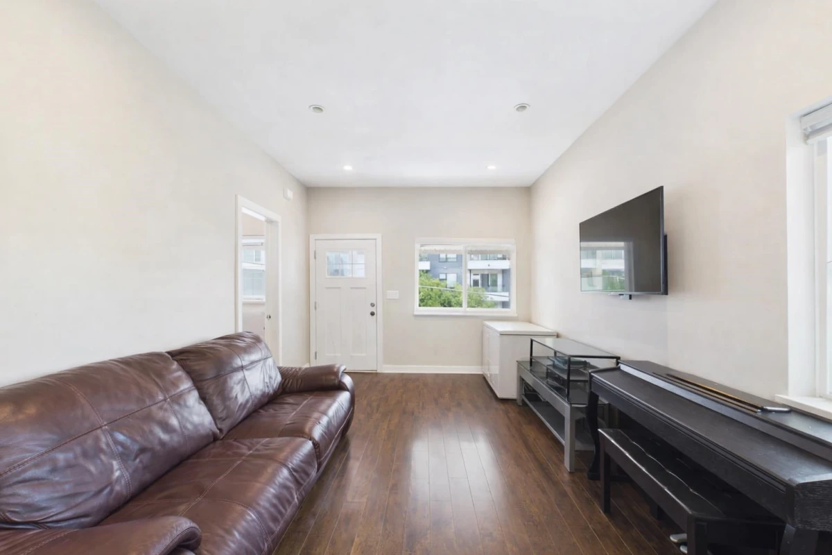 Family Room Photo of 1011 Auckland Street, New Westminster, BC