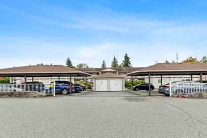 Front Yard Photo of 11 32821 6 Avenue, Mission, BC