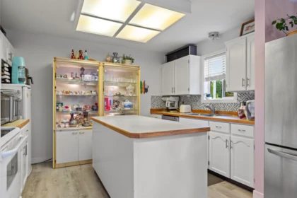 Kitchen Photo of 11 32821 6 Avenue, Mission, BC