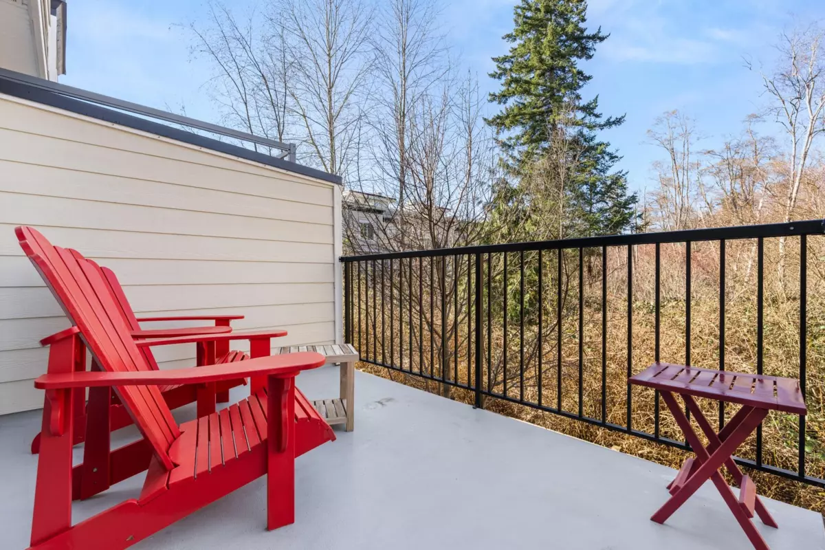 Living Room Photo of 2 15588 32 Avenue, Surrey, BC