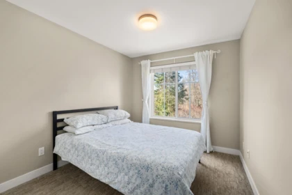 Basement Recreation Room Photo of 2 15588 32 Avenue, Surrey, BC
