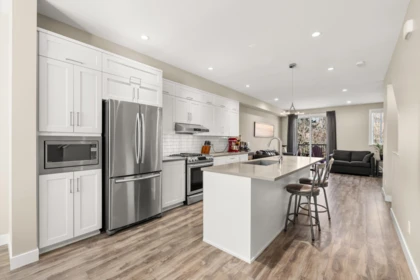 Kitchen Island Photo of 2 15588 32 Avenue, Surrey, BC