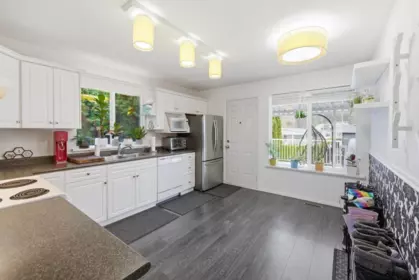 Breakfast Nook Photo of 33477 7th Avenue, Mission, BC