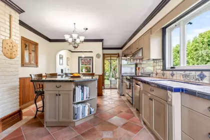 Kitchen Island Photo of 355 Cumberland Street, New Westminster, BC