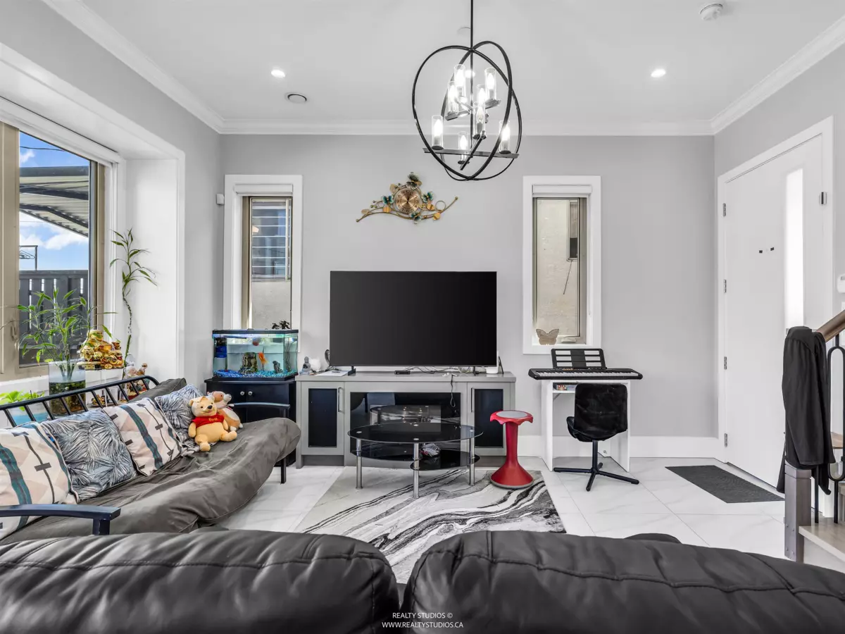 Dining Area Photo of 2889 Mcgill Street, Vancouver, BC