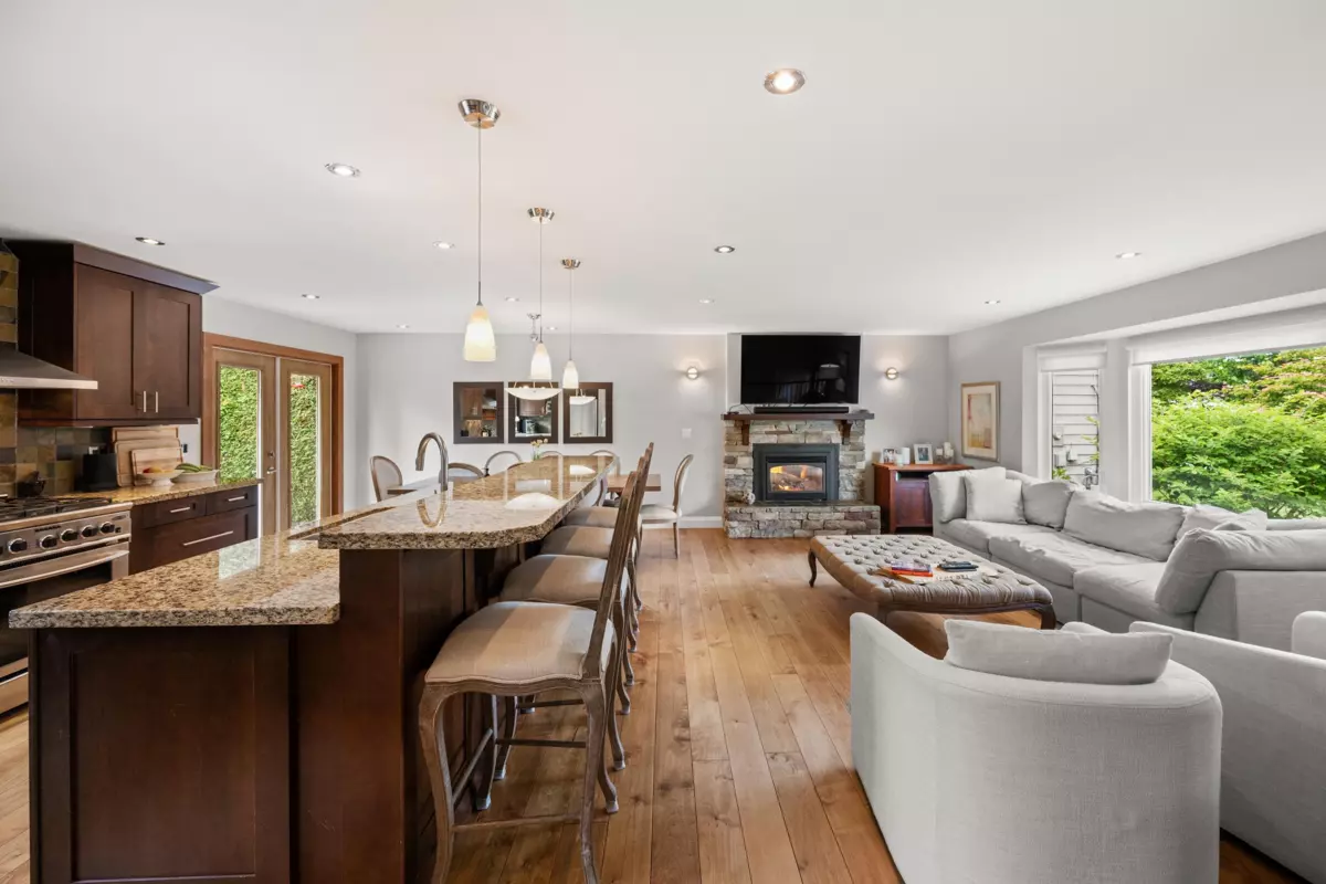 Dining Area Photo of 15464 Poplar Street, Surrey, BC