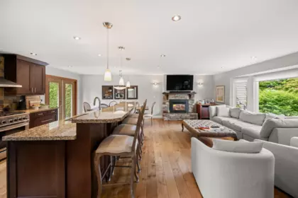 15464 Poplar Street, Surrey, BC, Surrey — Single Family Residence for sale